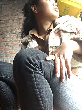 Minhkhue121 online show from February 19, 9:20 am