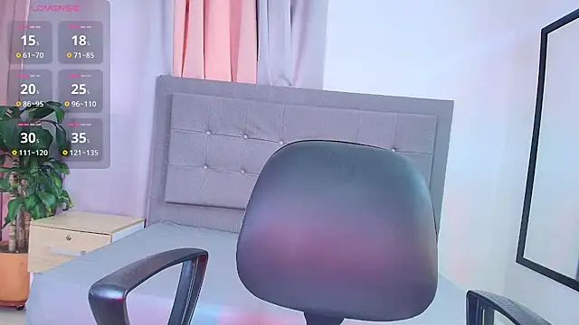 saray reesee online show from February 19, 7:57 pm