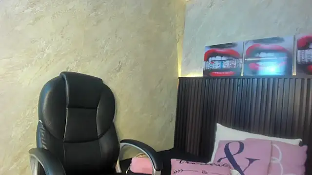 tanisha  lux online show from February 27, 7:35 pm