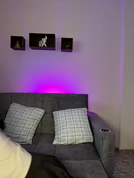 Iam Lyan  online show from April 2, 10:07 pm