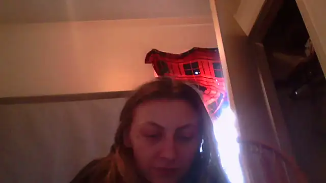 KellyKardashian online show from February 14, 7:27 pm