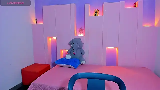 emilywilliis online show from February 7, 1:15 pm