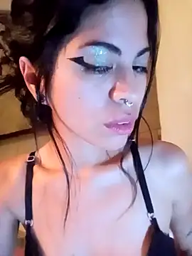 Chiquitoperopeligroso4 online show from February 8, 5:44 am