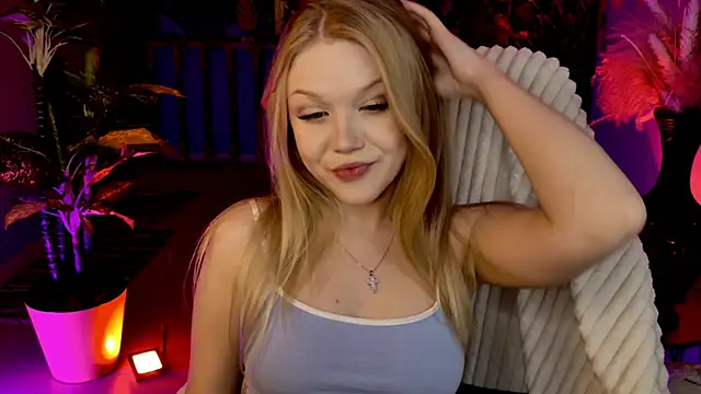 ChloeWhite online show from April 11, 9:13 am