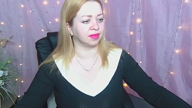 OliviaVerr online show from April 17, 12:18 pm