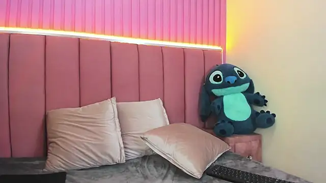 GraceAlexa12 online show from April 15, 3:12 pm