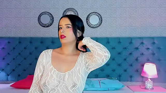 TinyRosee online show from March 3, 8:04 pm