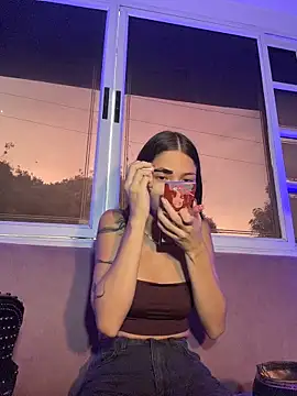 EmmaJhoons online show from January 19, 11:50 am