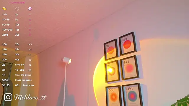 MelyTaylor  online show from March 8, 2:04 am