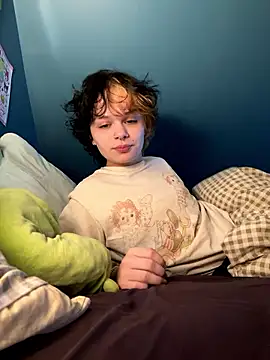 quwuinnie333 online show from January 14, 5:23 am