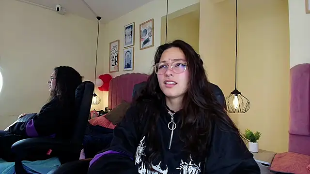 Hanabie  online show from February 27, 3:39 am