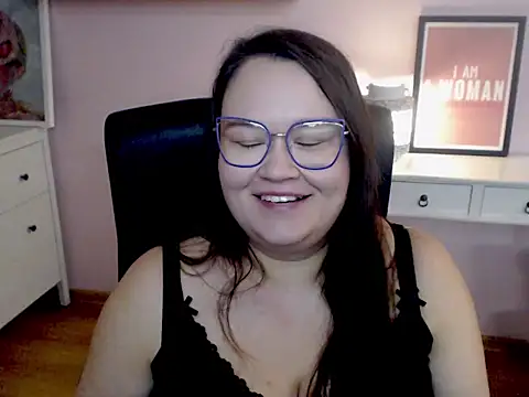 HollyDanceSoul online show from March 4, 7:37 am