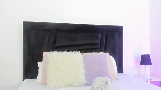 Naugthy Sara online show from March 30, 7:35 pm