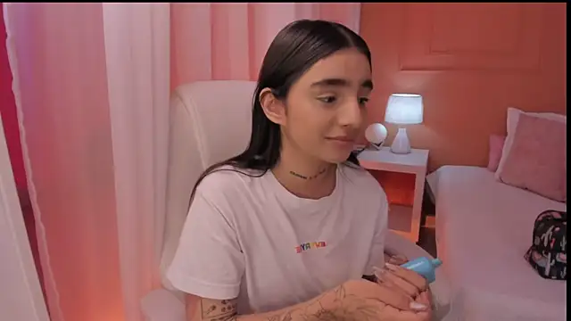 Abriil cutee online show from June 16, 2:29 pm
