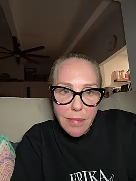 hollyrandall online show from February 20, 5:39 am