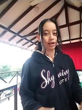 l0lita emi online show from April 16, 11:10 am