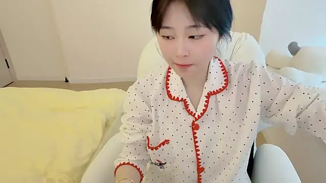 Onefiona online show from April 11, 6:30 am