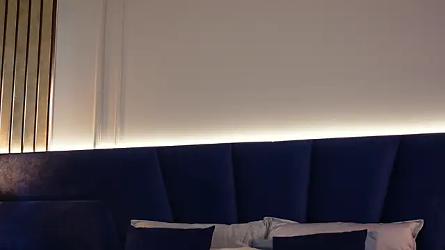 KylieeV online show from March 18, 8:19 am