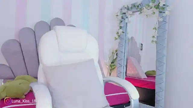 Luna kiss 18 online show from February 26, 3:38 am