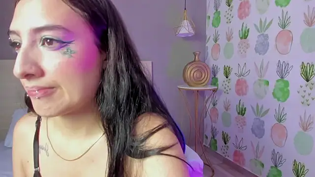 emma hiltonn  online show from March 18, 2:27 am