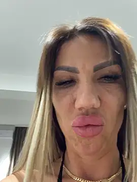 Missolevelvet online show from March 2, 8:04 pm