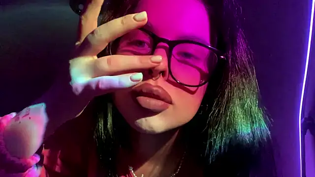 AkilahMilke online show from January 13, 4:33 pm