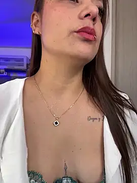 Pretty  Milf online show from April 7, 2:19 pm