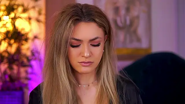 NayaQuinn online show from February 8, 7:17 pm