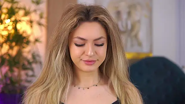 NayaQuinn online show from February 3, 7:18 pm