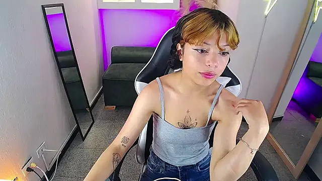 melodyy as online show from April 14, 1:33 pm