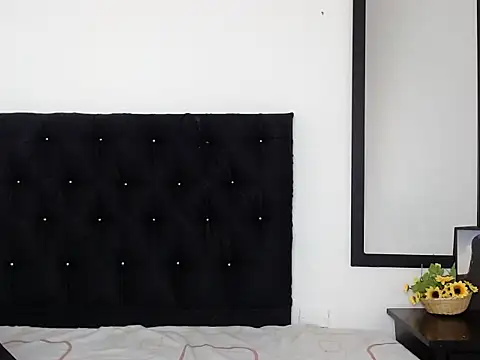 LauraHorny69 online show from March 1, 1:33 pm