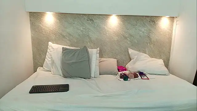 Emmy lander1 online show from February 6, 9:40 pm