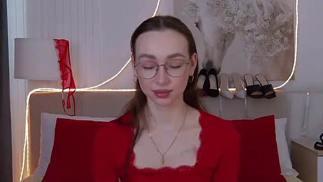 Emily Simon online show from March 6, 5:57 am