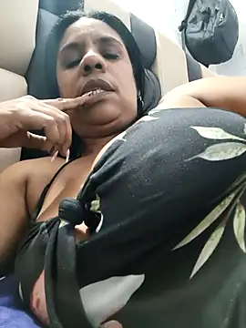 Zeyllyjhonson online show from April 12, 7:49 pm