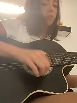 mialinsay online show from March 5, 5:42 pm