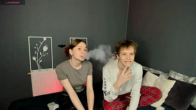 Lola Raivis  online show from February 15, 7:35 pm