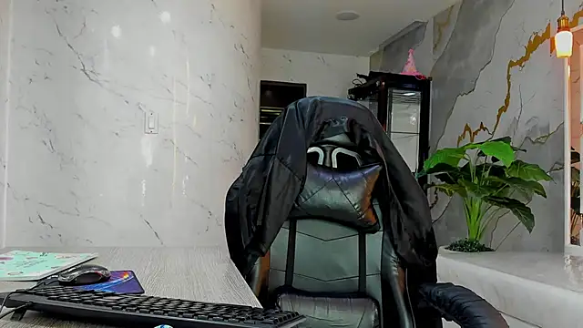 Qetsyah tf online show from April 12, 2:47 am