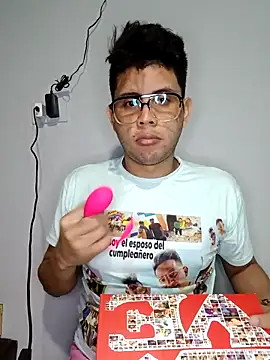 ClarkAndBruno online show from April 8, 4:03 am