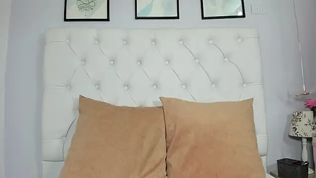 sweett eyes  online show from February 20, 5:25 pm