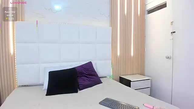 abril snow online show from February 4, 7:50 pm