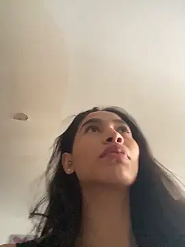 JuliaaVega online show from April 7, 1:02 pm