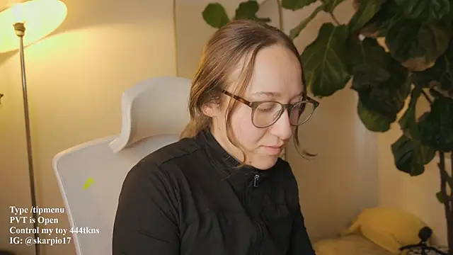 Scarlett NoirMuse online show from April 13, 9:37 pm