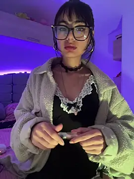  Lucycherry online show from May 3, 6:50 am