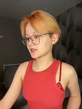 LuunaDorean online show from February 28, 6:07 pm