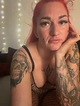 MrsRedFoxy online show from May 21, 9:02 pm