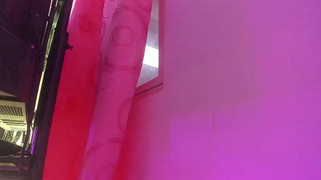 Melanie  Evans online show from March 20, 11:04 am