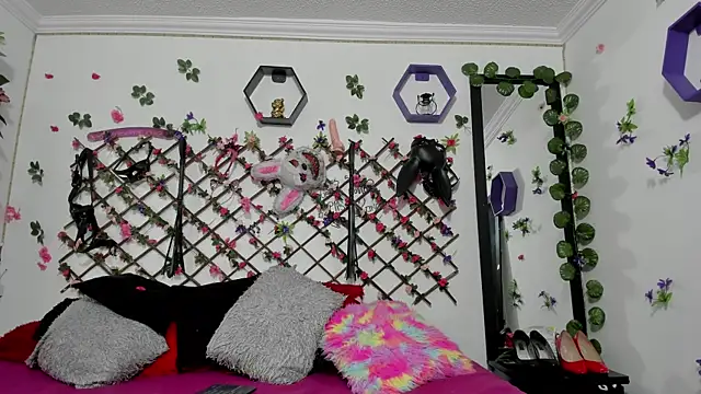 playful-girls online show from February 9, 12:29 pm