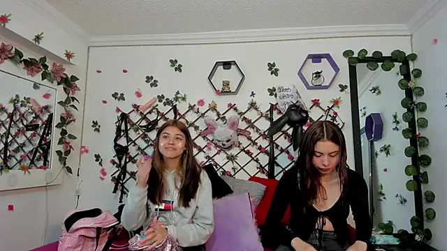 playful-girls online show from February 3, 12:32 pm