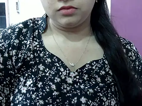 Cute Aliyaa online show from April 16, 11:43 am