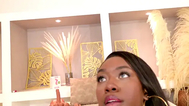 daniellabrown online show from February 6, 10:35 pm